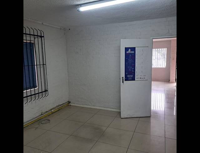 INDUSTRIAL PROPERTY TO RENT IN NORTH END